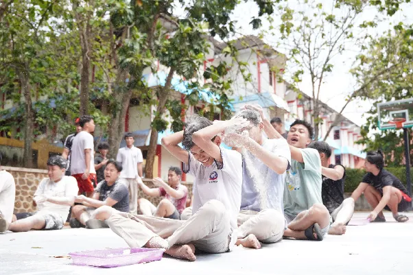 Suasana 17 Agustusan di SMP-SMA Semesta